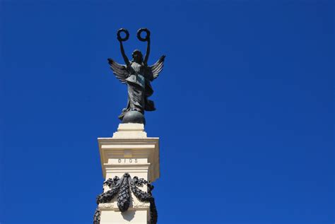 Monumento .
